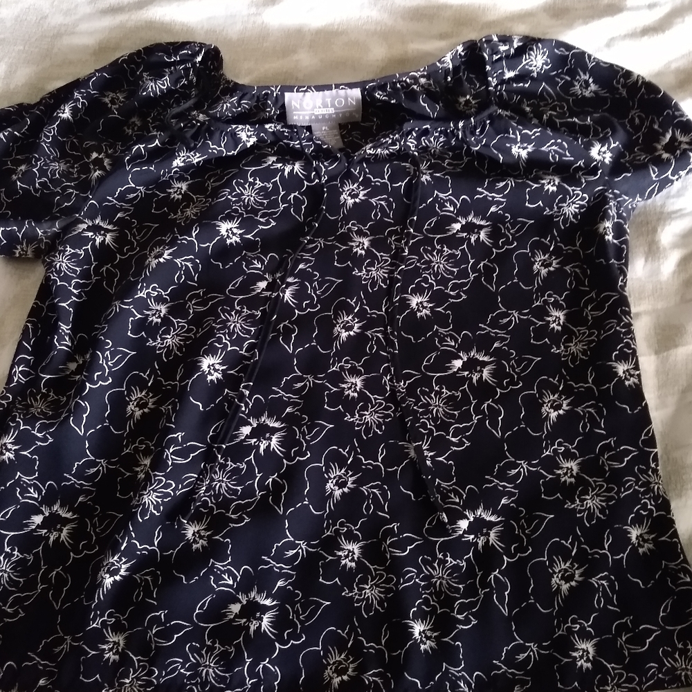 Norton McNaughton size Petite large short sleeve